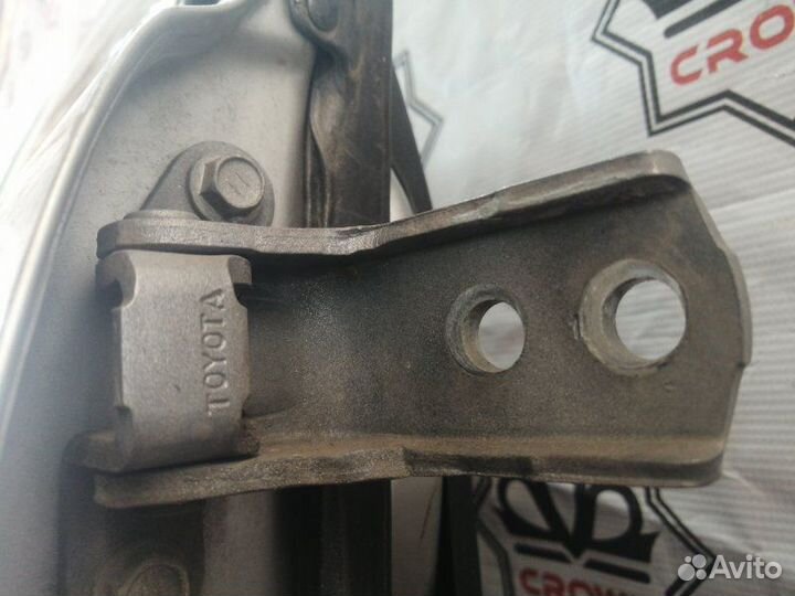 Петля двери передняя правая Toyota Avensis Т250