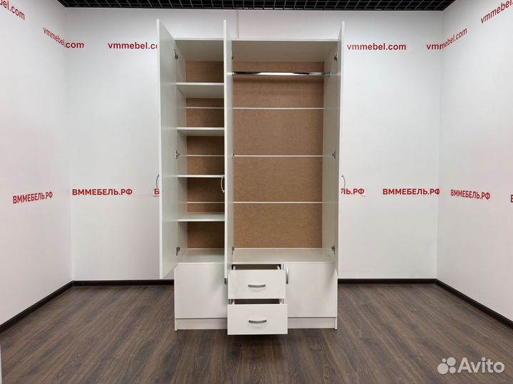 Шкаф белый трехстворчатый