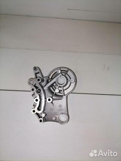 Опорный кронштейн распредвалов Пассат 06H103144F