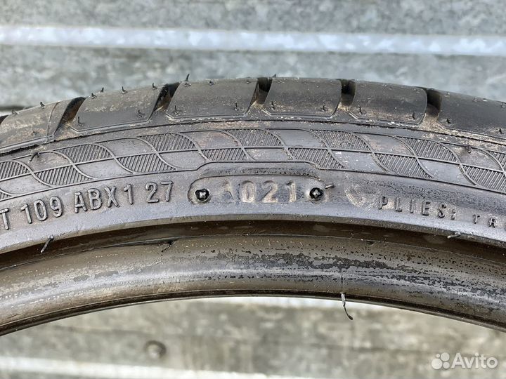 Accelera PHI 255/30 R21 95W