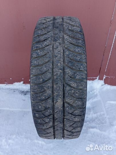 Bridgestone Ice Cruiser 7000 215/65 R16 98T