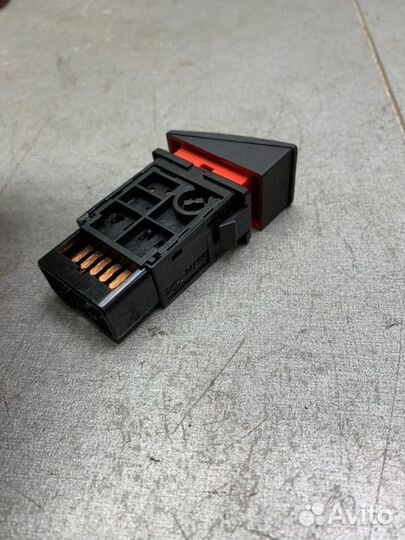 Кнопка аварийной сигнализации Hyundai Matrix 1