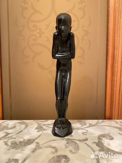 Винтажная чугунная статуэтка Мальчик Перекупался