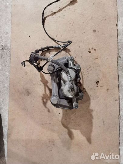 Суппорт левый Land Rover Range Rover Evoque 2020