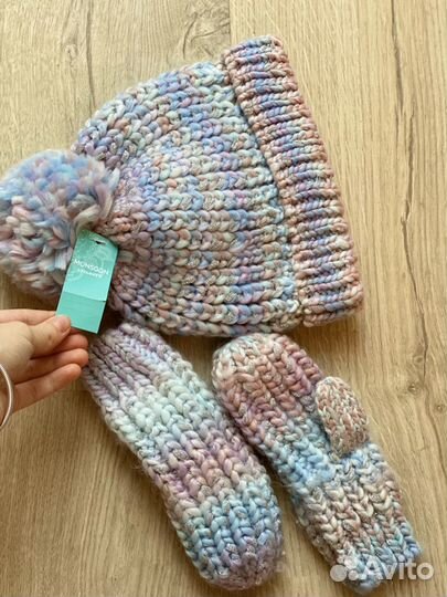 Варежки и шапка