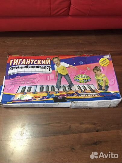 Гиганский напольный синтезатор