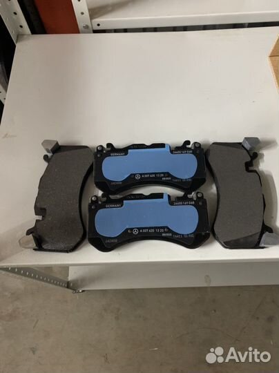 Колодки тормозные передние Мерседес W222-217