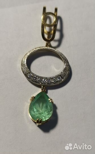 Золотой кулон- подвеска с бриллиантами и изумрудом