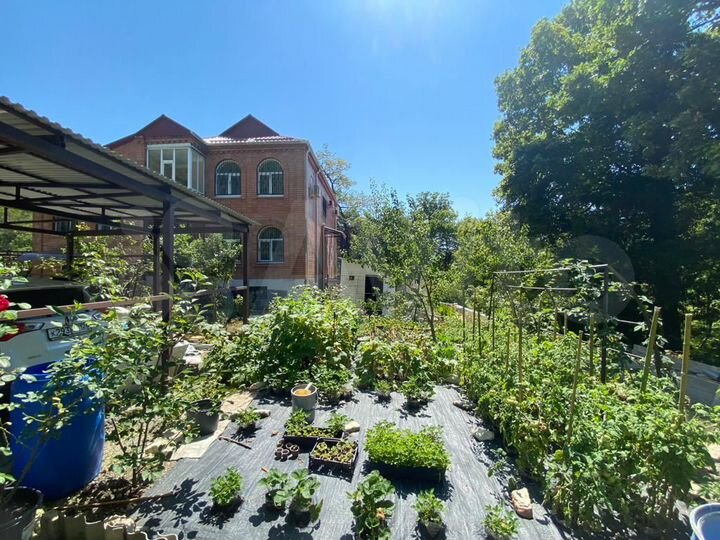 Дом 360 м² на участке 7 сот.