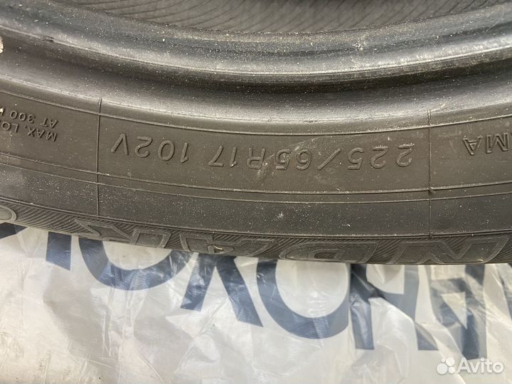 Yokohama 104ZR 225/65 R17