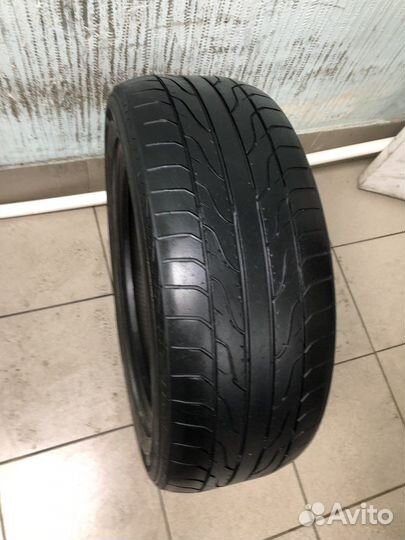 Toyo DRB 215/55 R17