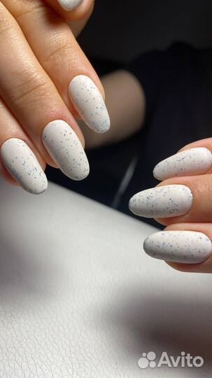 Модель на маникюр