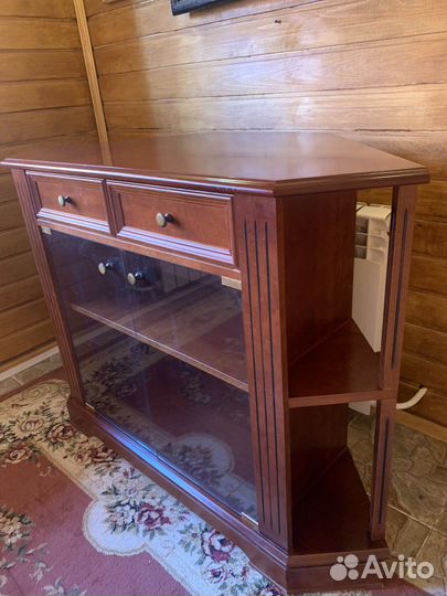 Угловая тумба