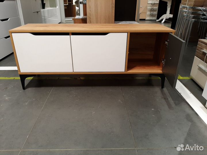 Тумба тв 1,24 м 3 дверки