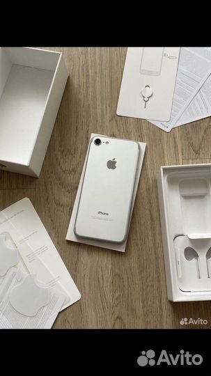 Телефон iPhone 7