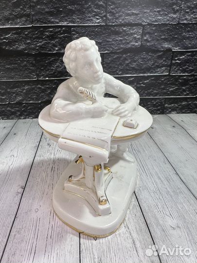 Статуэтка лфз Юный Пушкин