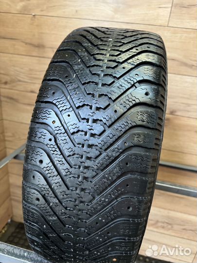 Goodyear UltraGrip 500 215/55 R17 94T