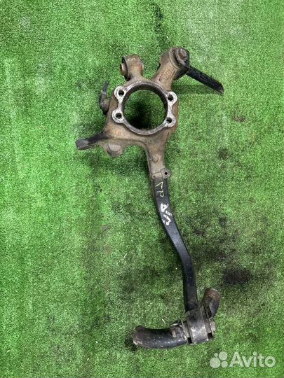 Кулак поворотный задний левый Mitsubishi Galant EA