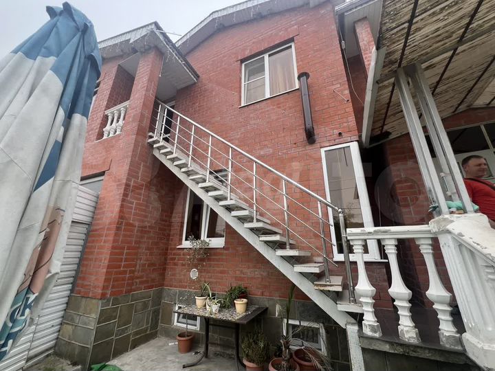 Дом 186,9 м² на участке 8,3 сот.