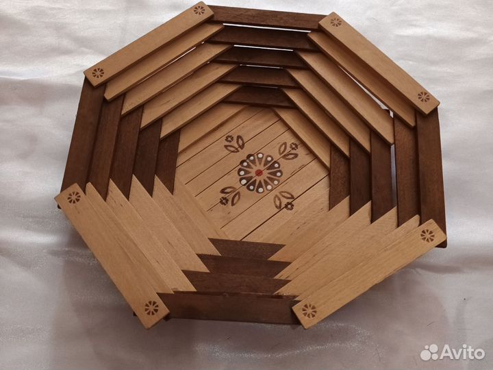 Декаративная деревянная подставка