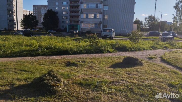 Покос травы триммером