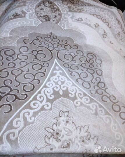 Большой красивый ковер