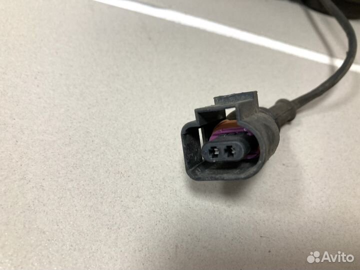 Колодки тормозные передние на 1 суппорт VAG