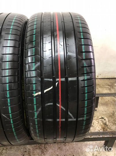 Pirelli P Zero PZ4 275/40 R20 и 315/35 R20 110W