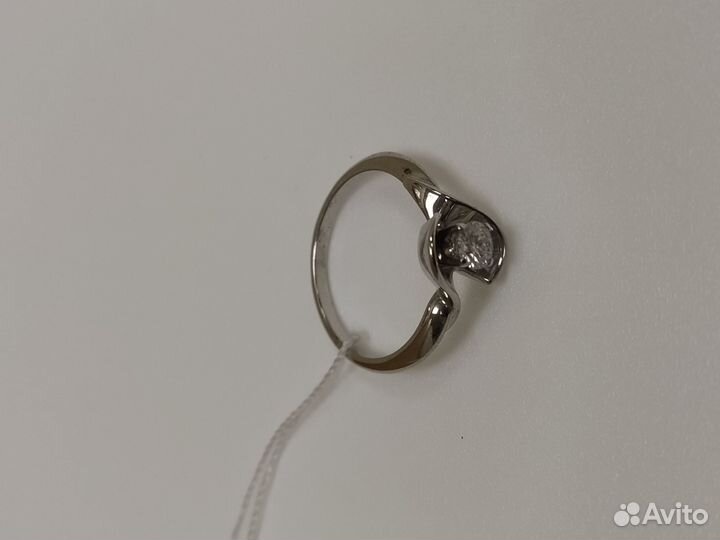 Золотое кольцо с камнем 17р