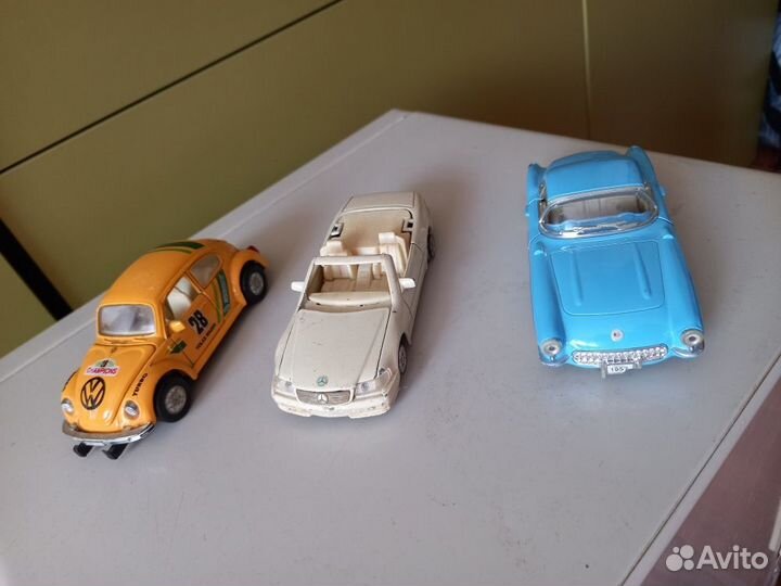 Модель машинки Kinsmart Chevrolet Corvette 1957