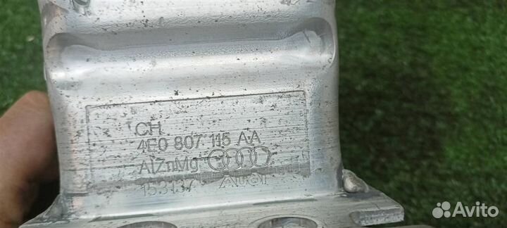 Кронштейн усилителя переднего бампера Audi Audi A