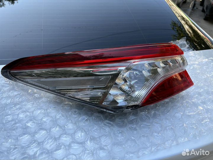 Задняя фара оригинал на toyota camry 70