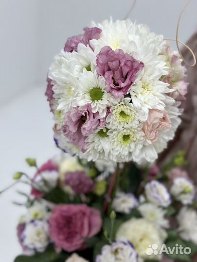 Двухуровневая цветочная композиция