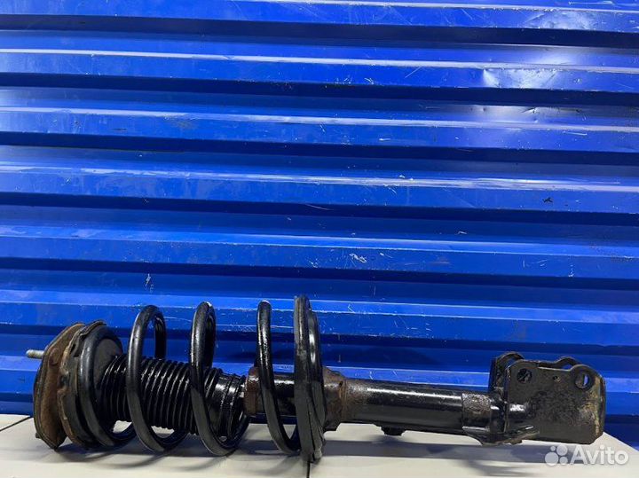 Амортизатор передний левый Toyota Highlander XU40