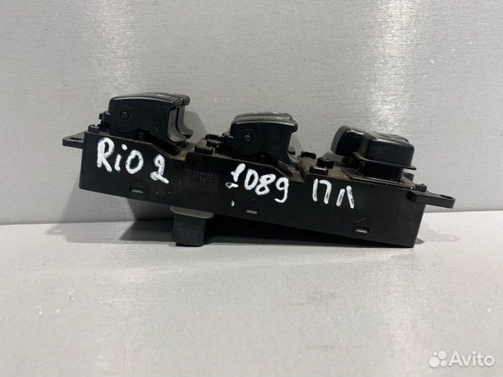 Блок управления стеклоподъемниками передний левый