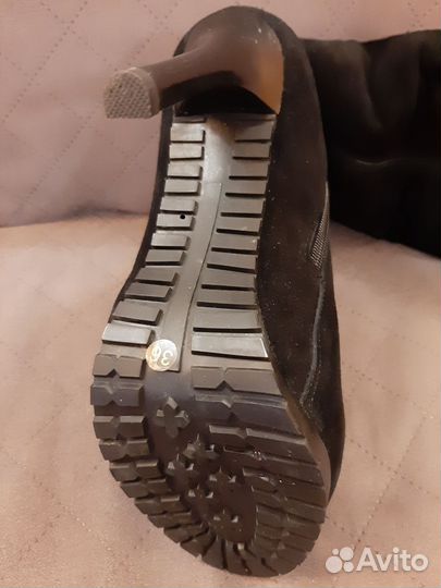 Продам женские зимние замшевые сапоги