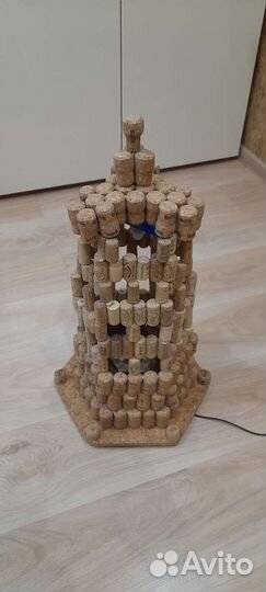 Светильник из пробок