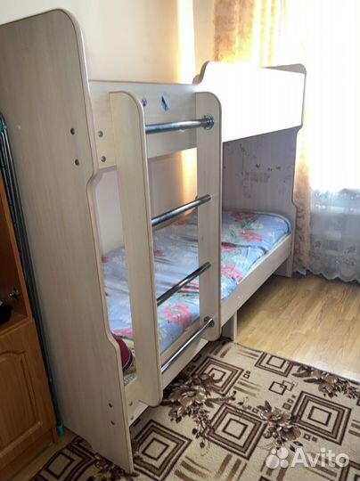 Двухярусная кровать