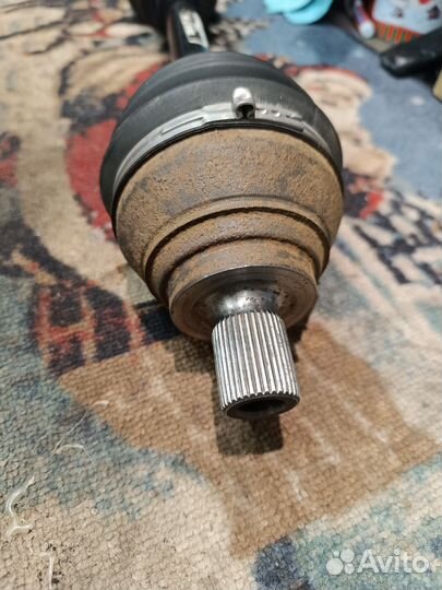 Левый приводной вал VAG