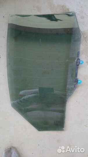 Стекло задней двери Тойота Авенсис т220