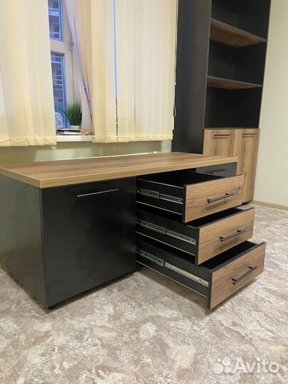 Офисные тумбы/шкафы/столы