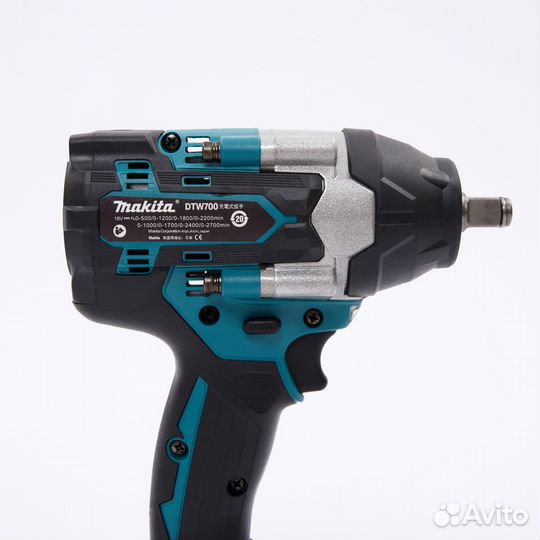 Гайковерт аккумуляторный Makita 700Нм