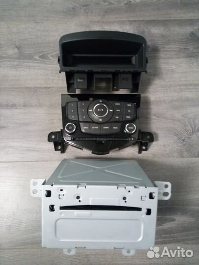 Штатная магнитола на Chevrolet Cruze 2010