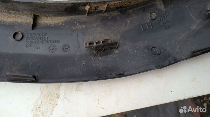 Задняя левая накладка Sandero Stepway I