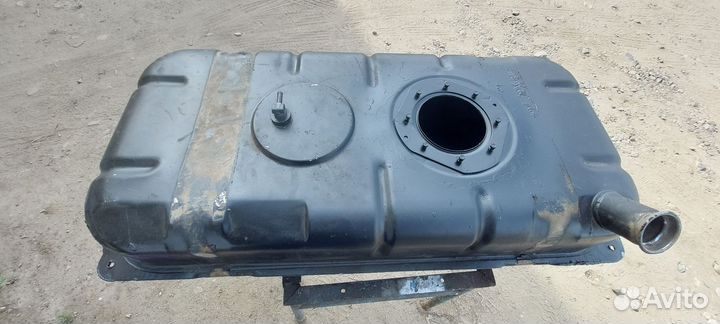 Бензиновый топливный бак