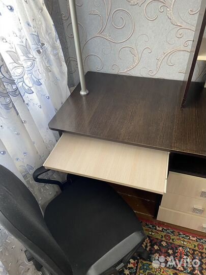 Компьютерный стол и стул