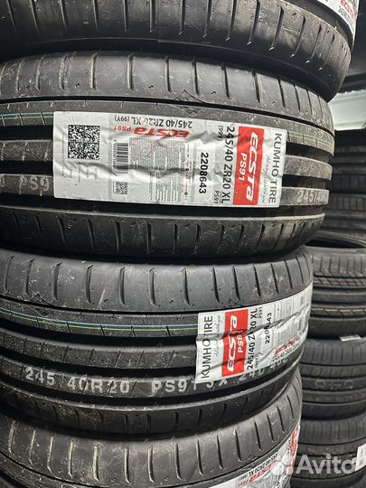 Kumho Ecsta PS91 245/40 R20 и 275/35 R20 102Y