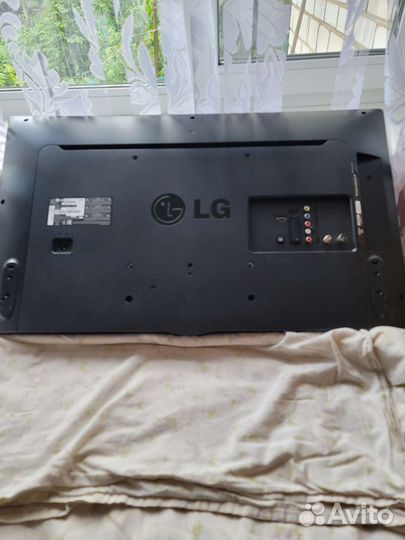 Телевизор LG 42бу с кронштейном