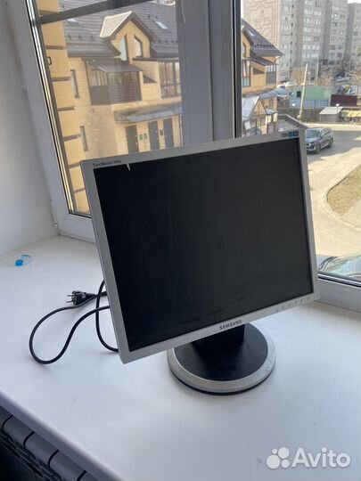 Монитор Samsung SyncMaster 940n