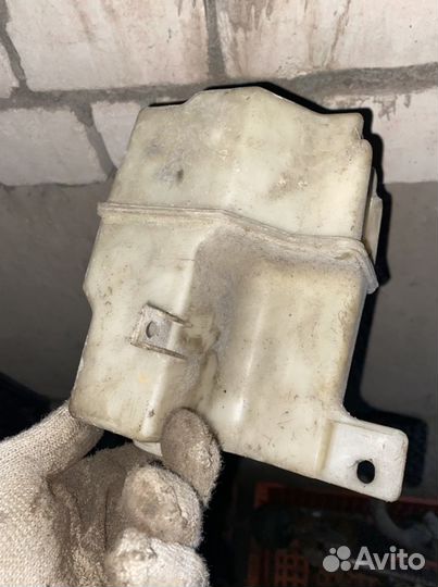 Бочек омывателя mazda 323 Cba купе Z5